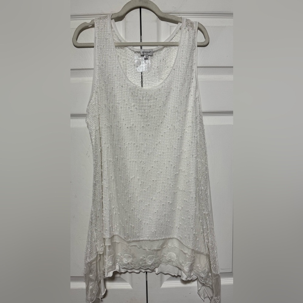 Avenue Elegant White Lace Women's Top Size 18/20